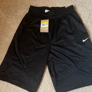 Nike Men's Loose fit Below knee length Black Performance Shorts size S- NWT